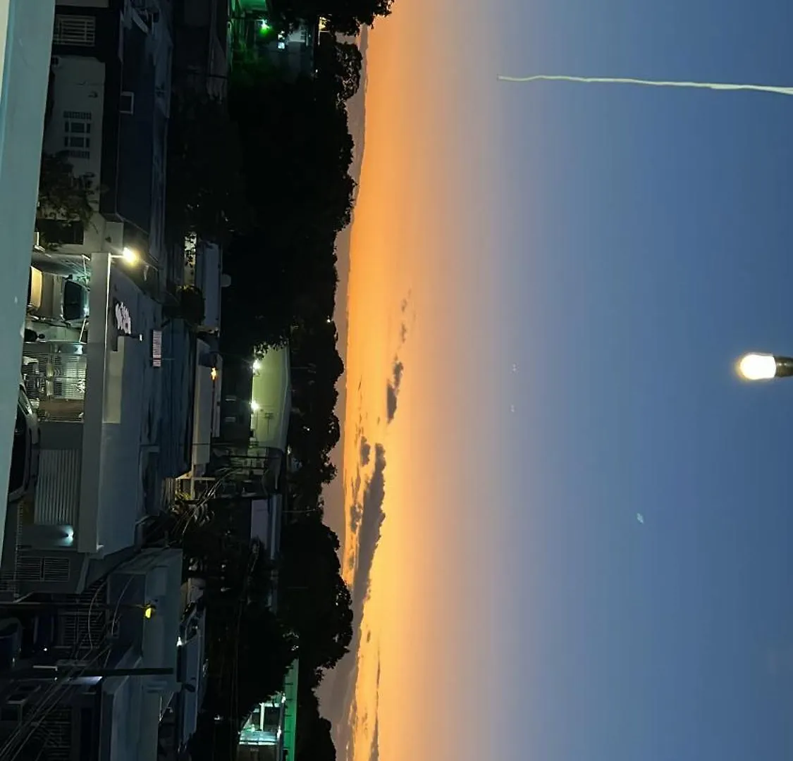 הקונטקטים של Sky View Apartments